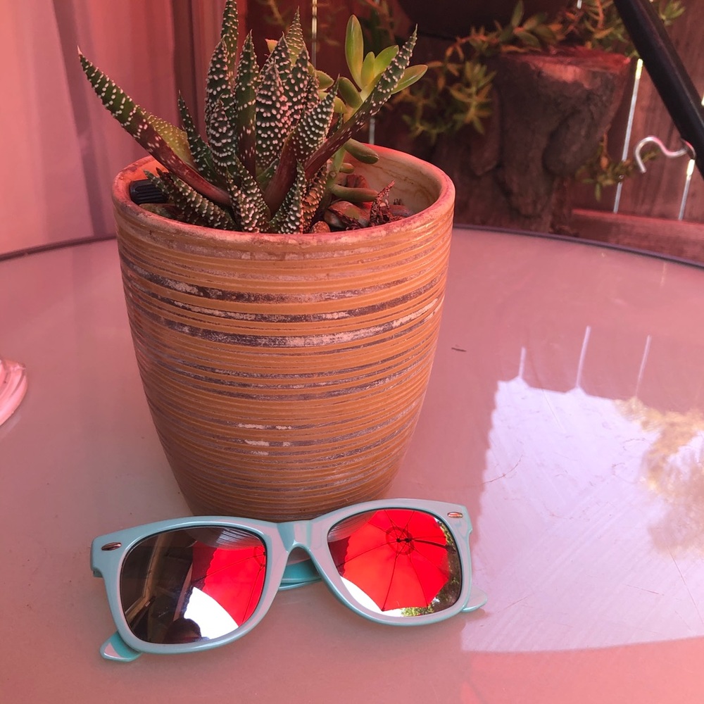 Blue/green reflective shades